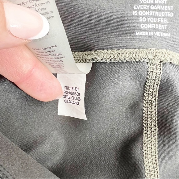 GOOD AMERICAN The Ferocious
Legging in Green and Pink Leopard
Print Large L - Picture 9 of 11